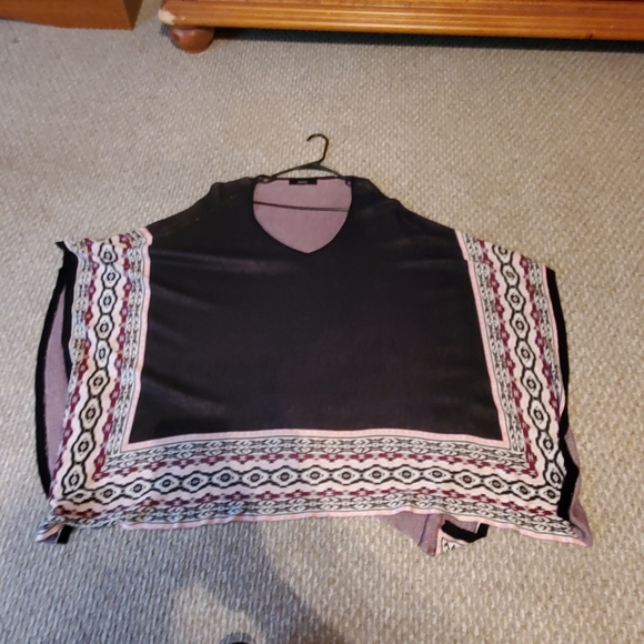 Beautiful ponch - Picture 2 of 4